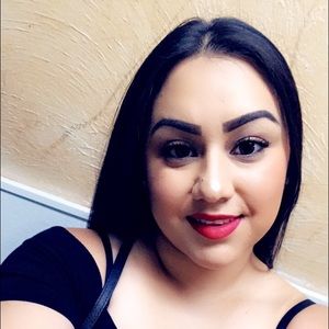 Meet your Posher, Clarissa